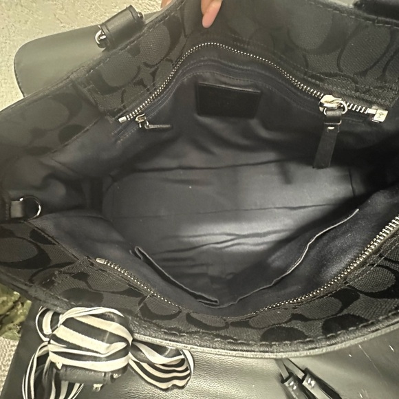 Authentic COACH Hampton Signature black tote - Picture 5 of 6